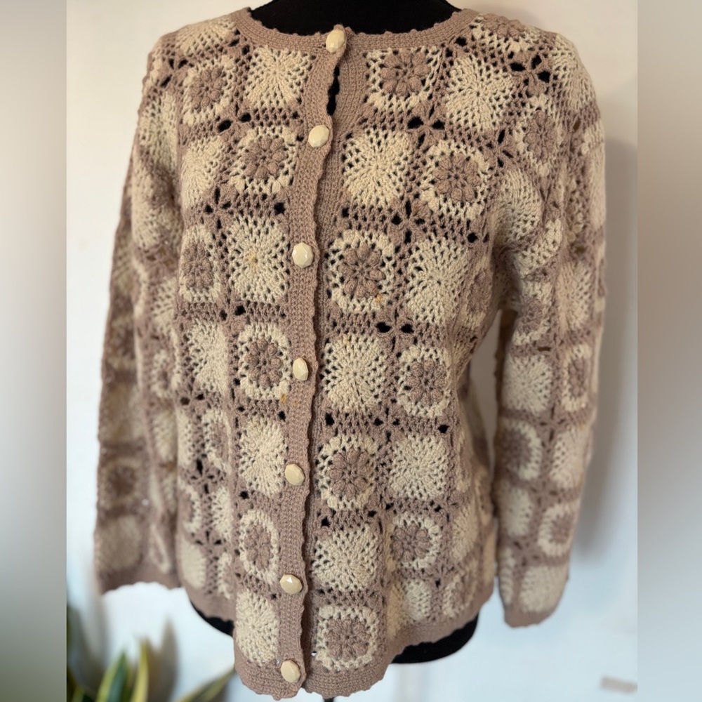 Vintage wool granny square crochet cardigan sweater nude button up size medium